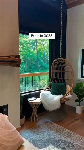 Welcome to Pepin Forest Treehouse ✨ Send to a friend you would stay here with. Here’s the details: 📍 located in Pepin, WI less than an hour and a half from the Twin Cities. 💤 This is the midwests most perfect couples getaway 🛁 with a raised hot tub so you can soak nestled in the tree 🔥 cozy up by the fireplace inside or outside at the private fire pit with wood provided (an amazing amenity) 🍳 cook meals in the kitchen or drive along Great River road for unique eateries for a variety of loca