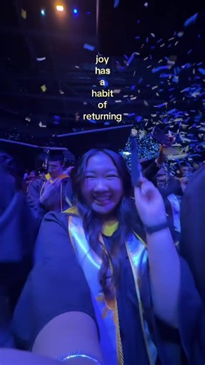 The moment it all comes full circle 💙 #snhumotivation #collegegraduation #collegegrad #collegedegree #celebrate