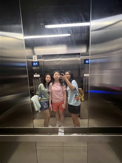 Finally! 1/100000 footage video uploaded HEHE Setelah di teror masa (yg cuma 2 orang🤏🏻) @Joowiiy✨ @Lil Fun fact guys video pertama itu diambil 23.33 malem (literally baru balik dari yg seharian jalan ke batu caves, chow kit, petaling street, alor and bukit bintang) dan video yg kedua 02.37 subuh #aApaItuTidur 😭 (pulang buat mandi doang) habis tuh langsung cus terminal bus buat ke IPOH #fyp #WOIinKL #kualalumpur #malaysia