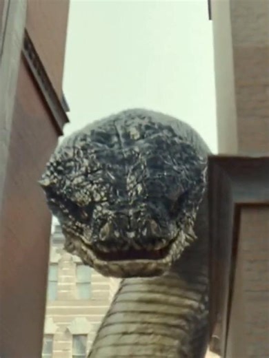 The father and daughter will be discovered by the giant snake😰.