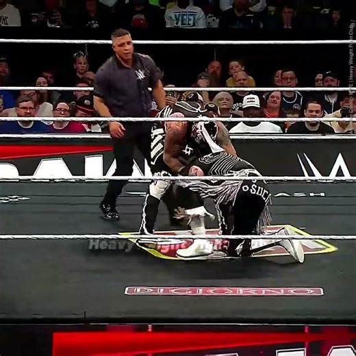 Penta vs Dominik Mysterio #shorts #viral #WWE #WWEHighlights #wrestlemania #dominikmysterio #penta