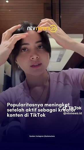 Bulan Sutena, selebgram asal Bali, menjadi perbincangan netizen setelah beredarnya video berdurasi 1 menit 14 detik yang menampilkan perempuan mirip dirinya. Video tersebut mulai tersebar luas pada 4 Februari 2025 melalui akun TikTok dengan caption “Link video Bulan Sutena 1 menit 14 detik”. Bulan, yang memiliki nama lengkap Wayan Bulan Yurriana Sutena, lahir pada 14 Mei 2004 di Gianyar, Bali. Sejak kecil, ia menunjukkan bakat dalam berbagai bidang, termasuk memenangkan lomba pidato Bahasa Inggr