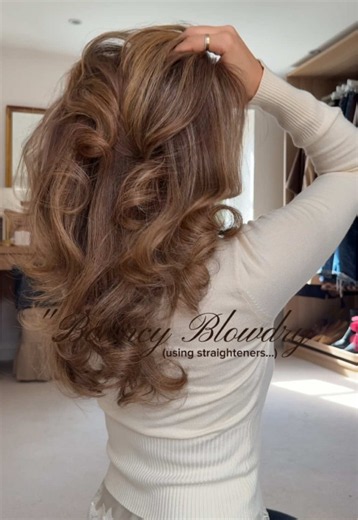wanted to do an in depth hair tutorial of how I've been doing my hair lately !!! 🍂🫶🏼 I do also love an airwrap but I find this more reliable for lasting all day!! Products used: @RedkenUKI acidic bonding concentrate @L’Oréal Professionnel flex pli @Dyson UK corrale straightener @Beauty Works travel hair dryer & rollers @Gisou oil Also special mention to @sashalillie౨ৎ as she's my faveee hair girl and I get basically all my product recommendations from her 🥹🍂 #bouncyblowdry #bouncyblowdrywit