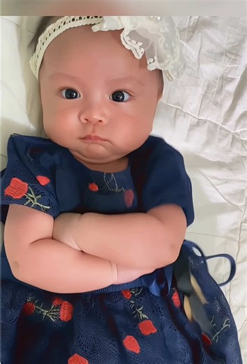 #dreamina #dreaminapioneer #capcutpioneer 🔥 Tutorial membuat video AI Baby Dance Overdrive yang super viral 👶💃✨ — hướng dẫn cách tạo video em bé nhảy overdrive bằng AI cực kỳdễ thương, วิธีทำวิดีโอ AI Baby Dance Overdriveสำหรับ TikTok ที่กำลังมาแรง, พร้อม cả AI baby dancing tutorial dành cho người mới bắt đầu. Efek trending untuk edit foto/video bayi: dari foto bayi biasa → jadi video joget overdrive penuh năng lượng, gerakan sway, bounce, shake ala TikTok trend, nhìn rất natural, lucu và bik