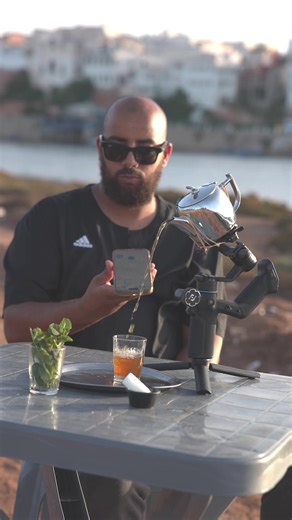 Challenge to pour tea with this AI-tracking smartphone gimbal 🫣👍🏻#feiyutech #feiyugimbal #funnyvideos #feiyuscorpmini3pro