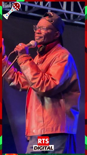 🎤 Une clôture en apothéose au Village RTS de la CAN ! Dans une atmosphère enflammée, entre danses effervescentes et éclats de joie partagée, Omar Pène a livré un spectacle magistral pour célébrer le deuxième sacre des Lions. Cette dernière soirée au Village de la CAN restera à jamais gravée dans les cœurs, au rythme d’une communion vibrante entre supporters sénégalais et marocains, célébrant ensemble la passion du football et l’esprit de fraternité.