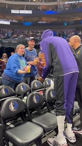 [Highlight] KD confronts two fans after they call him a "Bitch".