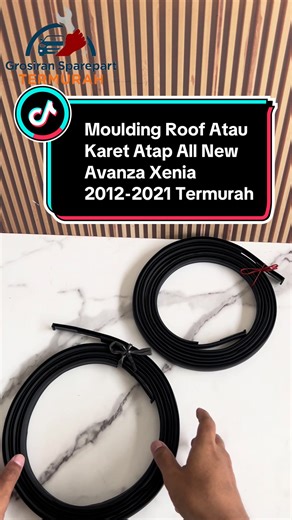 Moulding Roof / Karet Atap untuk All New Toyota Avanza & All New Daihatsu Xenia Tahun 2012–2021 dengan kualitas terbaik. Berfungsi sebagai penutup celah atap (roof moulding) agar tampilan mobil lebih rapi sekaligus melindungi bagian atap dari air hujan, debu, dan kotoran. Cocok untuk mengganti moulding lama yang getas, retak, atau hilang. Terbuat dari bahan karet fleksibel berkualitas tinggi yang kuat, lentur, dan tahan terhadap panas serta cuaca ekstrem. Mudah dipasang dan presisi mengikuti jal