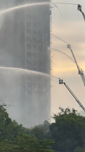 1.6M views · 17K reactions | 今早仲有火未救熄，有一兩幢係比較嚴重，有單位內部繼續冒出大量濃煙。 | 巴士爸爸 3D print | Facebook