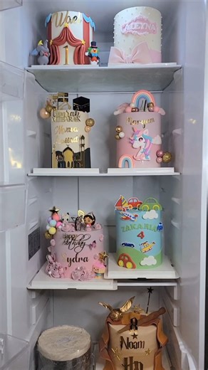 Mon Goût d'Coeur on Instagram: "Derrière chaque cake, il y a des heures de travail, de passion et beaucoup d’amour 🎂💖 Merci à mes merveilleux clients pour votre confiance et pour me permettre de faire partie de vos événements à travers des thèmes uniques et personnalisés ✨ Votre fidélité est ma plus belle récompense 🙏 #traiteurévénementiel #gâteauanniversaire #traiteurmariage #iledefrance #gâteaumariage"