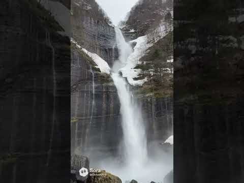 称名滝 雪どけ 富山県立山町 国指定 名勝 天然記念物 ８K