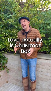 #sarcococca #christmasbox #winterscentedplants #evergreenshrubs #shadegardening #ukgardens #winterflowersuk #britishgardendesign #plantsforentrances #gardeninspiration | Lee Bestall