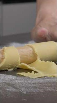 The 5 most common mistakes when rolling out shortcrust pastry. 👩‍🍳✨ #shorts #marcelpaa #easybaking