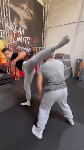 MMA Fighter Shows Brutal Close-Range Combat Skills 😳🔥