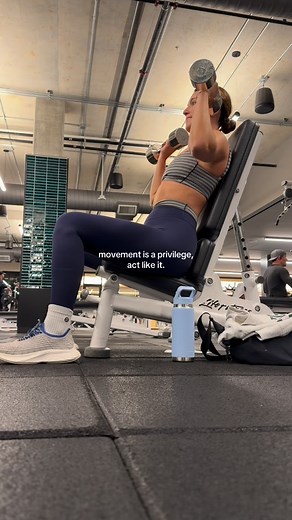 NICOLE | beginner fitness on Instagram: "Time to get movin’ 😚 Get a full week of my 30 minute dumbbell only workouts fo freeee at the link in my bio! Can’t wait to workout with you this week 🫶🏼 Xx nicolemwinter #dumbbellworkout #workoutsforwomen #fitnessgirlsmotivation #wellandgood #movementmedicine"