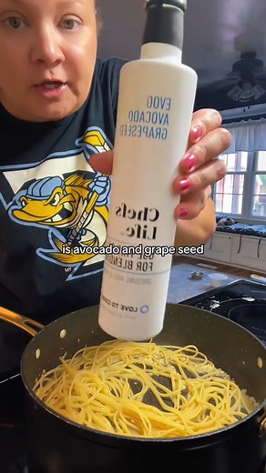 1.4M views · 30K reactions | Make this for dinner TONIGHT✅ #dinner #fyp #foryoupage #recipes #cooking #pasta #foryou #aglioeolio | The Food Fam | Facebook