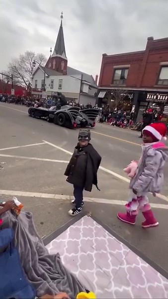 63K views · 2.6K reactions | 2023’s Milton Santa Clause Parade! Good Afternoon Weston. | Brampton Batman | Facebook