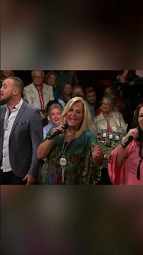 Karen Peck and New River - On the Banks of the Promised Land #Gaither #Homecoming #Southern #Gospel