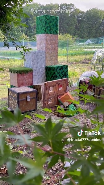 Crazy Neighbor's Realistic Minecraft Family Surprise!