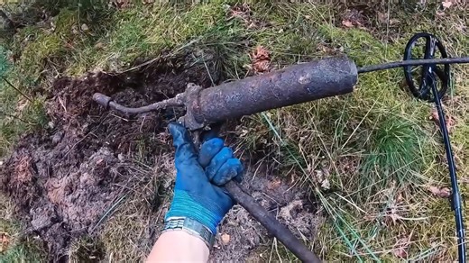 Digging a WWII camp dump for badges and forgotten Eastern Front relics