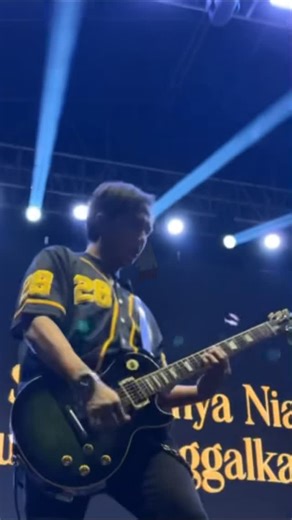 PIYU on Instagram: "Playing guitar with grumpy ❌ Playing guitar with smiles ✅ hakikatnya bermain musik adalah untuk bersenang senang 😛 “ the essence of playing music is for enjoyment “ HUT Kota Tabalong Kalimantan Selatan 20 Desember 2025 @gibsonguitars.id @gibsonguitar @gibsoncustom @citraintirama #guitarist #guitar #gibsonpiyulespaulcustom #gibsonlespaul #lespaulman"