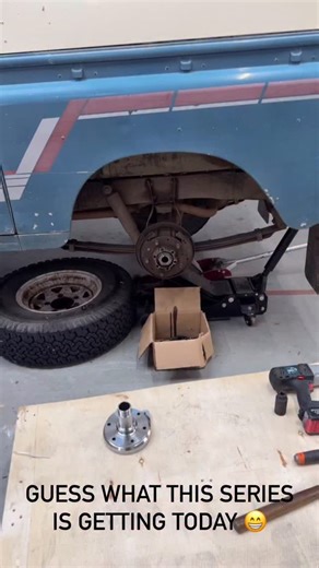 Rear disc brake conversion for the Series 2/2A/3 completed ✅ Launching on our website later this month‼️ ➕Uses standard Land Rover parts ➕Fits all Series & Defender wheels ➕No modifications or machining ➕Easy DIY install ➕Cost effective (around £300 for the set) . #landrover #landroverengineering #serieslandrover #series1landrover #series2landrover #landroverclassic #classiclandrover #jlr #jlrclassic #defender #landroverdefender #defender90 #defender110 | LOF Clutches - Heavy Duty 4x4 Clutches