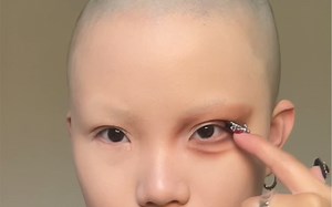 光头女生换头bjd娃娃妆？徒手捏眉？！