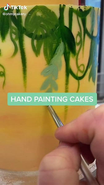 Tips on hand painting cakes 🙌🏼 #cake #caketips #cakedecorator #cakevideo #cakeshop #ohmycakery #fyp #foryoupage