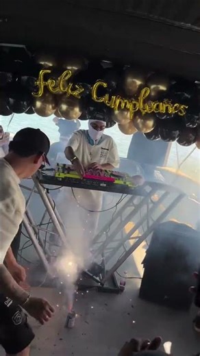 Me Siento Demasiado Feliz Como Pa Estar Pensando En Ti!