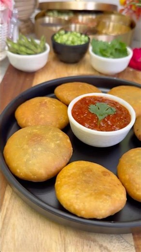 Winter special Hare arhar ki kachori 👩‍🍳🔥 #kachori #ytshorts #viralvideo #cooking #seetakirasoi