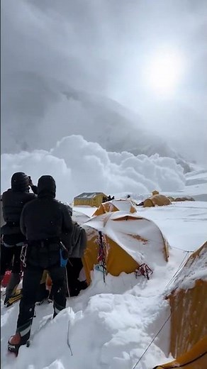 Massive Avalanche SLAMS Into Climbers on Mount Everest #shorts