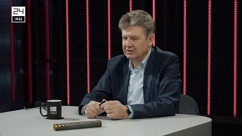 "Ha ütköznek velem, akkor fájhat, de ezt tűrni kell" – a hokivébéért mindent elvisel a magyar védő | 24.hu