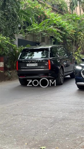 #AliaBhatt has added a new vehicle to her car collection. Did you like her new ride? Let us know in the comments👇 . #zoomtv #zoompapz #alia #aliabhatt #aliabhattfc #aliabhattfans #aliabhattlovers #rangerover #carlover #luxuryride #luxurycar | Zoom TV