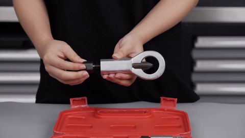 Amazon.com: Metal Nut Splitter Tool 4pcs, 9mm - 27mm Nut Breaker Tool Heavy Duty for Removing Broken and Damaged Nuts : Home & Kitchen