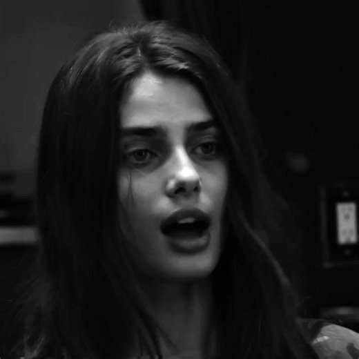 Taylor Hill's Stunning Looks: A Modeling Inspiration