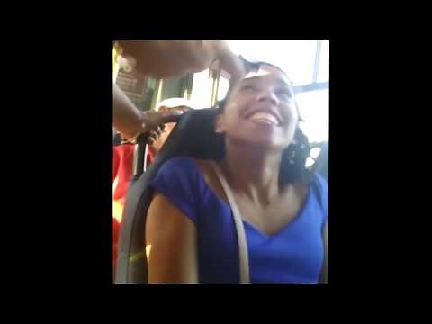 Experimento Social Chicas Mirando bulto de hombre 7