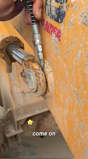 No more grease leaking everywhere ❌ This smart grease gun nozzle locks tightly and delivers grease exactly where you need it. Stronger grip, cleaner work, and less waste — a must-have tool for every mechanic! 🔥 Limited stock available! | Manouchti