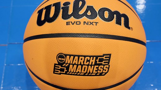 Is college basketball quarters or halves? Halftime length, half length and more