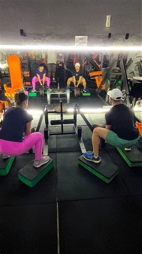 BUDA “Erbison José Silvino” on Instagram: "📊Treino de perna fortalece a base, melhora a postura e aumenta a queima de calorias. 🙋🏻‍♂️Para homens, ganha massa muscular e potência. 🙋🏼‍♀️Para mulheres, define e tonifica, além de melhorar a funcionalidade diária. Na 🅰️TIVA 🅰️ cademia "NINGUÉM" treina sozinho!🏋🏼‍♂️ 110,00 Reais por mês p/ treinar de Segunda a Sábado 🅰️TIVA🅰️cademia mais de 30 anos a sua disposição 📲Watts/Telefone: (67) 99135-1366 Professor Buda 🕔Funcionamento: Das 5 às 9