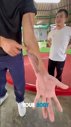 What rattlesnake venom ACTUALLY does to you 🤔🤯