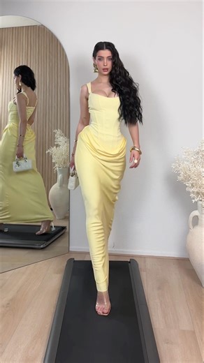 The color of the season #catwalk #hhfernanda #summeroutfits #outfitideas #maxidress
