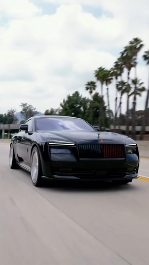 Thach Nguyen | Monday Motivation ⚫️🍊 | Instagram