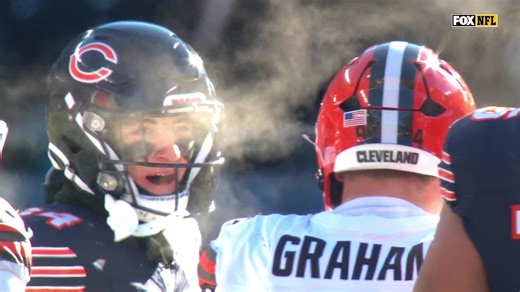 HIGHLIGHT: Colston Loveland makes diving sideline grab for 19-yard gain vs. Browns