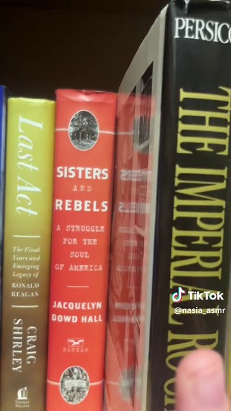 quick tapping at the 2nd & charles💅🏻 #asmr #books #tapping #fast #public