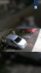 913K views · 2.1K reactions | Un uomo di 33 anni torna in auto al locale dal quale era stato allontanato e apre il fuoco all’impazzata verso il buttafuori, che si salva nascondendosi dietro alcune auto parcheggiate. Evita così i sette proiettili esplosi dall’aggressore, poi arrestato dai carabinieri. Le immagini di una telecamera di sorveglianza riprendono tutta la scena avvenuta il 14 settembre, ma rese pubbliche solo il 26 novembre. Video Carabinierire | La Stampa | Facebook