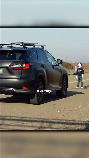 Tesla’yı Kandırmak İçin Yola Sahte Duvar Koydu!