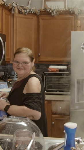 3.7M views · 31K reactions | Fingers crossed nobody gets food poisoning... 爛 See what Tammy is cooking up on #1000lbSisters, right now. | TLC | Facebook