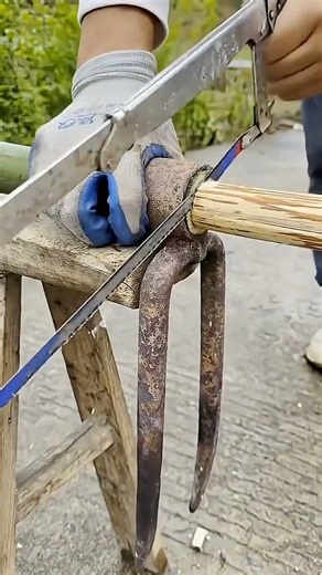 Method for fixing hoe bamboo handle