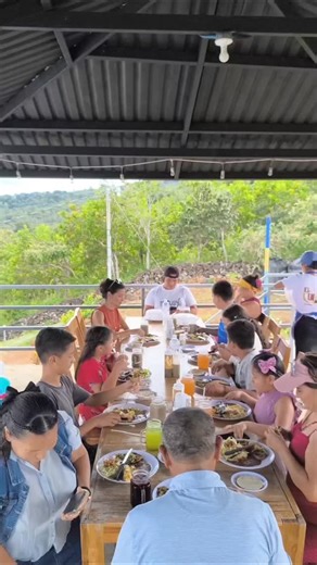 El Salvador 🇸🇻 ❤️ La entrada es GRATIS 🙌🏻 a El Limón Restaurante y Aventuras, ven a disfrutar de nuestras instalaciones. Encuentranos en Google Maps o Waze cómo El Limón Restaurante y Aventuras, Morazán. #fblifestyle #elsalvador #turismo | El_Limon Restaurante y Aventuras