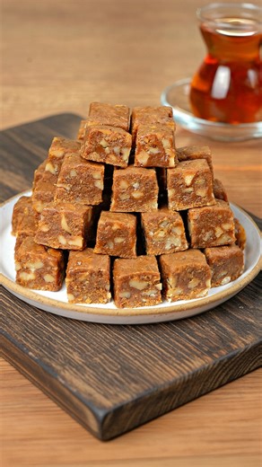 Pluss magazine on Instagram‎: "⁨ شما حبه رو با چه طعمی دوست دارید؟ ‪@cook.mag‬ مواد لازم: شیر پرچرب: ۲ لیوان شکر: ۱ لیوان کره: ۲۵ گرم پودر دارچین: ۱ قاشق مرباخوری مغز گردو (دلخواه): ۷۰ گرم زعفرون دم شده : ۱ قاشق غذاخوری نکات مهم: ✅️از شیر پرچرب اگه استفاده کنید بافتش بهتر میشه. ✅️حرارت ملایم باشه و هم زدن مداوم، نسوزه و ته نگیره. ✅️وقتی مواد از دیواره‌های تابه جدا شد، یعنی غلظتش مناسبه. ✅️گردو رو بعد از خاموش کردن حرارت اضافه کن که تلخ نشه. ✅️زعفرون رو آخر کار بریز تا عطرش حفظ بشه‪@cook.mag‬ag⁩"